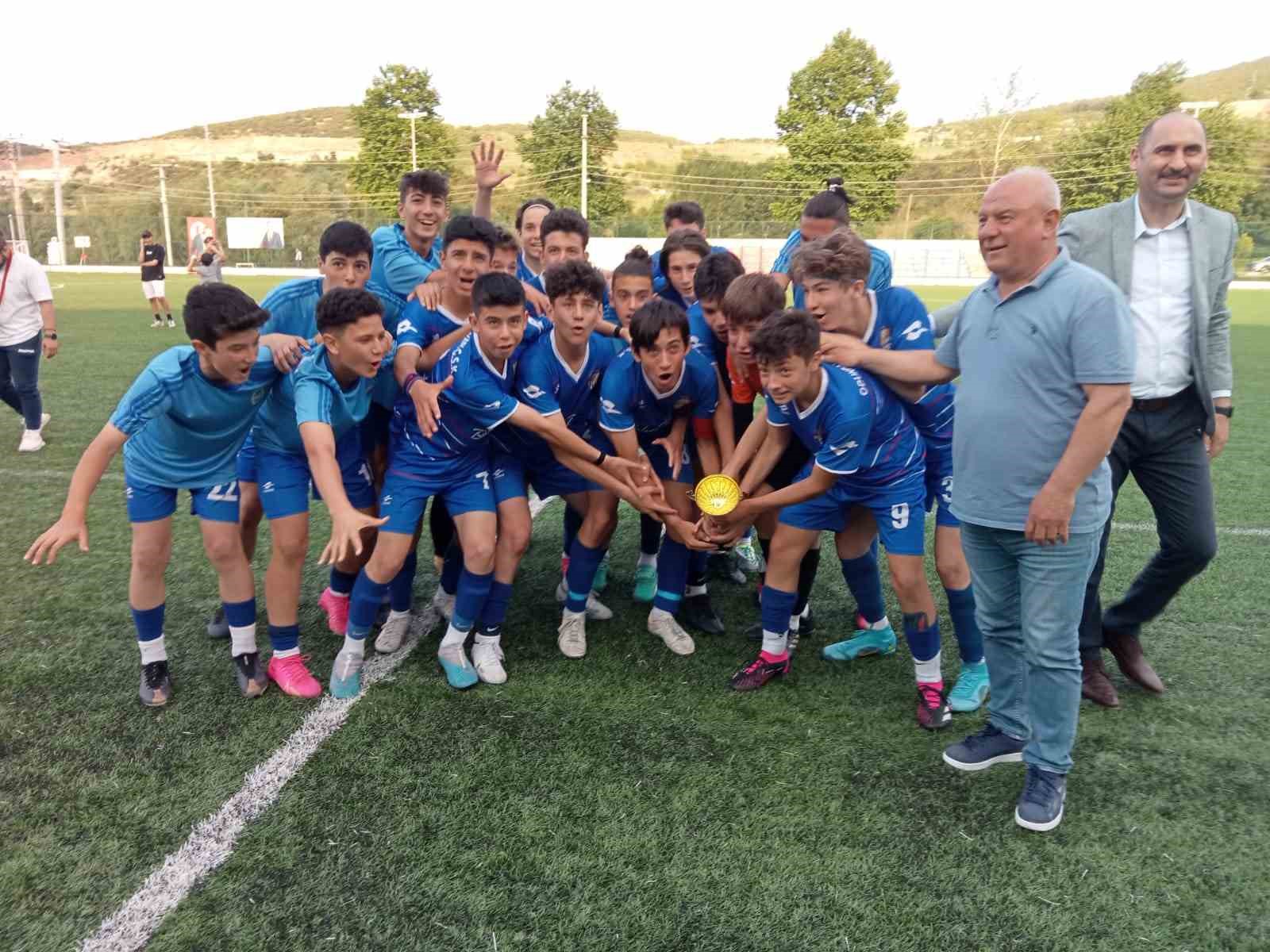 Eskişehir Odunpazarı Spor, U15 Türkiye Şampiyonası'nda Bilecik'te şampiyon oldu.