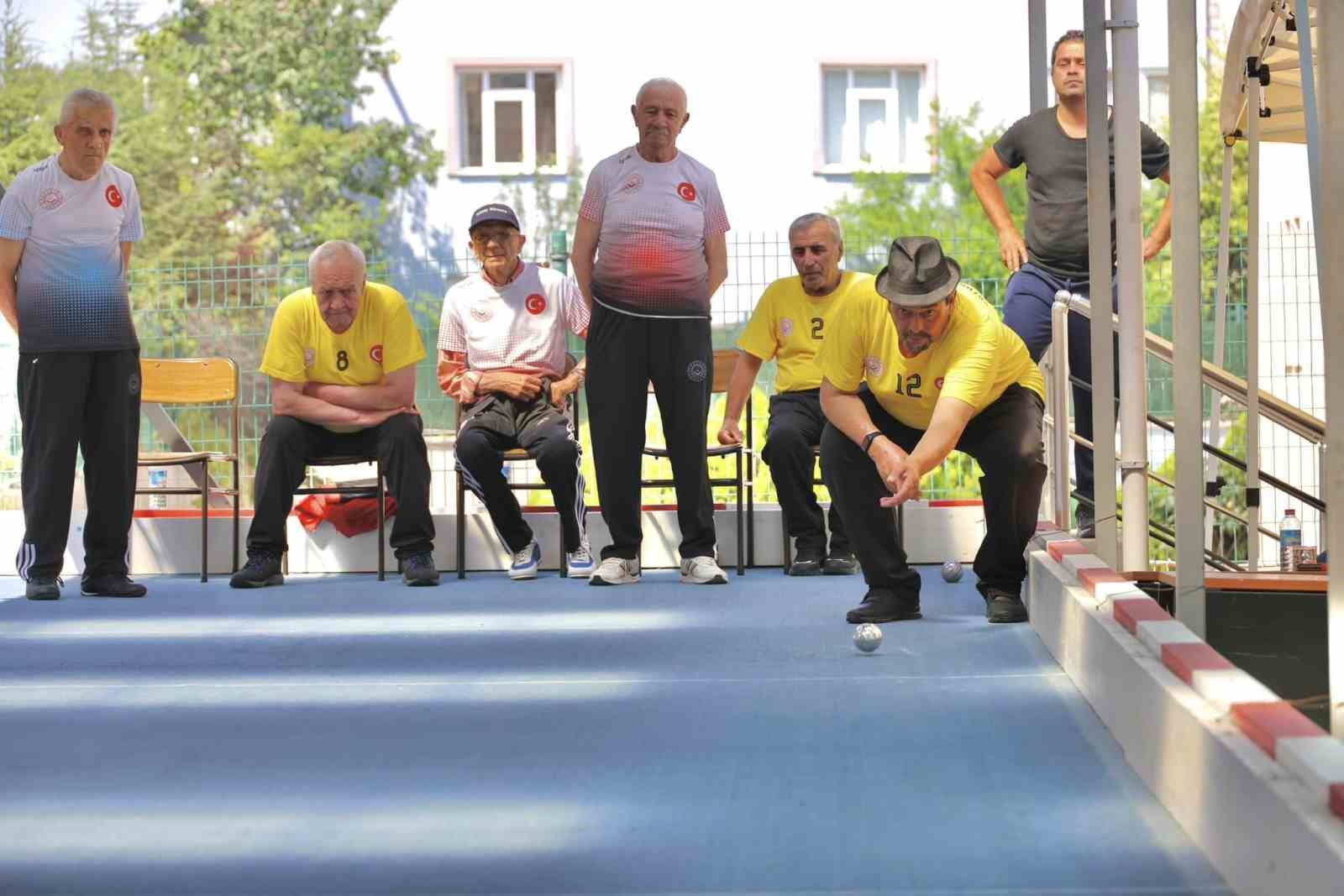 Vali Dr. Kemal Kızılkaya, Huzur Bocce Şampiyonası'na hazırlanan takımla buluştu.