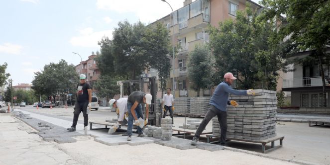 BELEDİYEMİZ KALDIRIMLARI YENİLİYOR