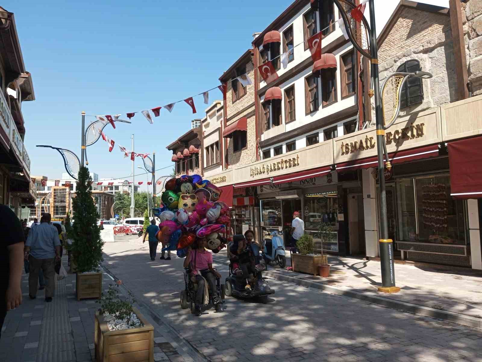 Afyonkarahisar Uzun Çarşı Restorasyonunda Sona Erişildi.