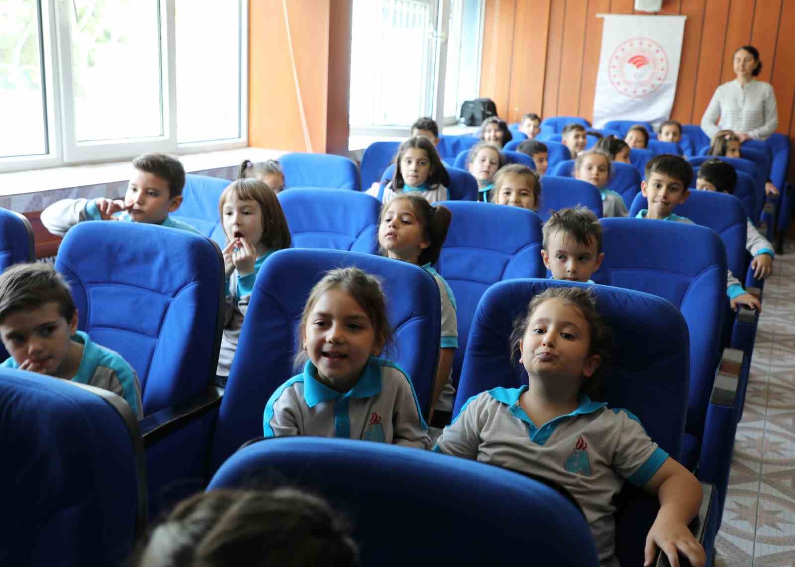 Eskişehir'de İlkokul Öğrencilerine Hayvan Sevgisi Eğitimi