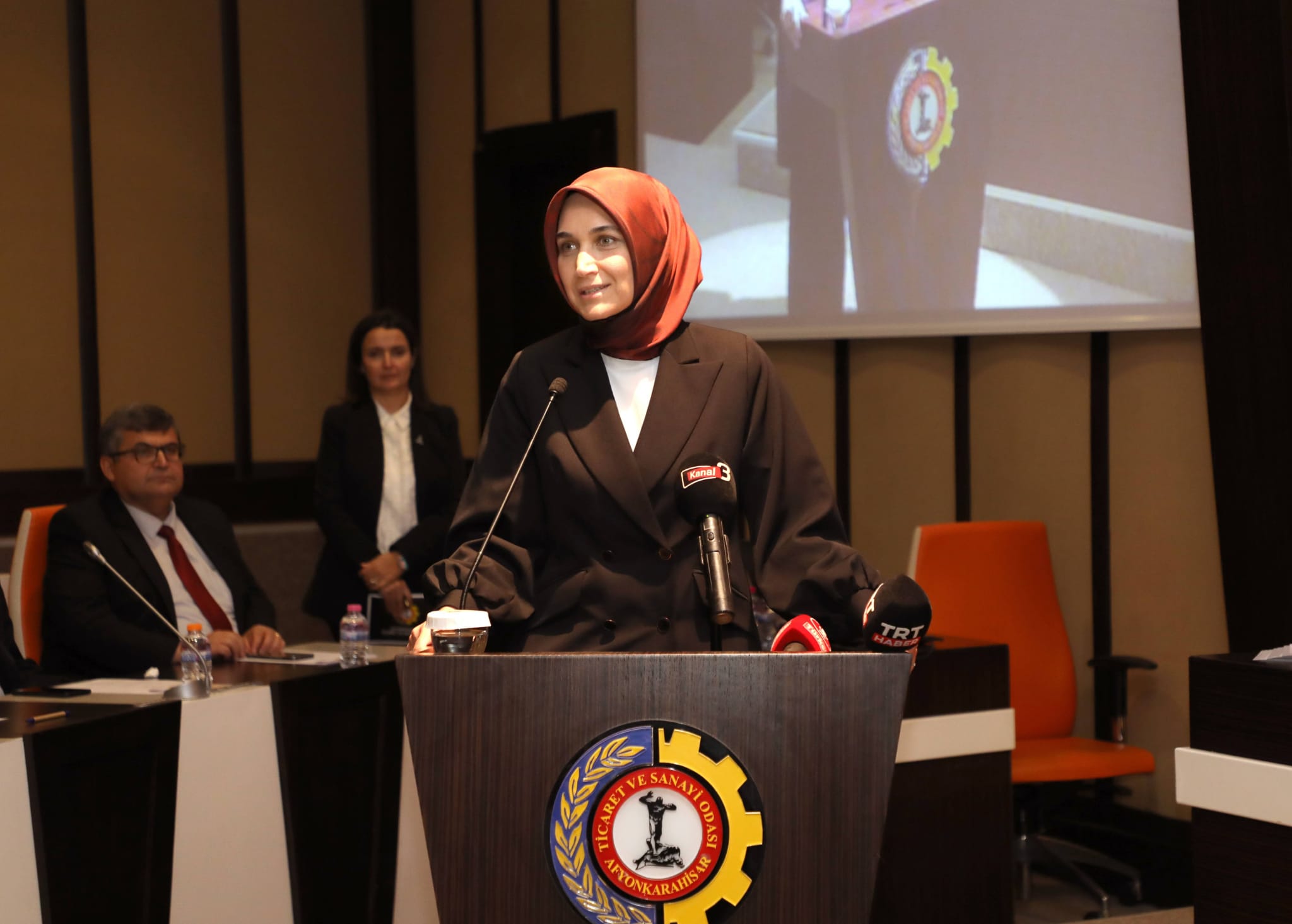 Vali Doç. Dr. Kübra Güran Yiğitbaşı Afyonkarahisar'da Tahkim ve Arabuluculuk Paneline katıldı.