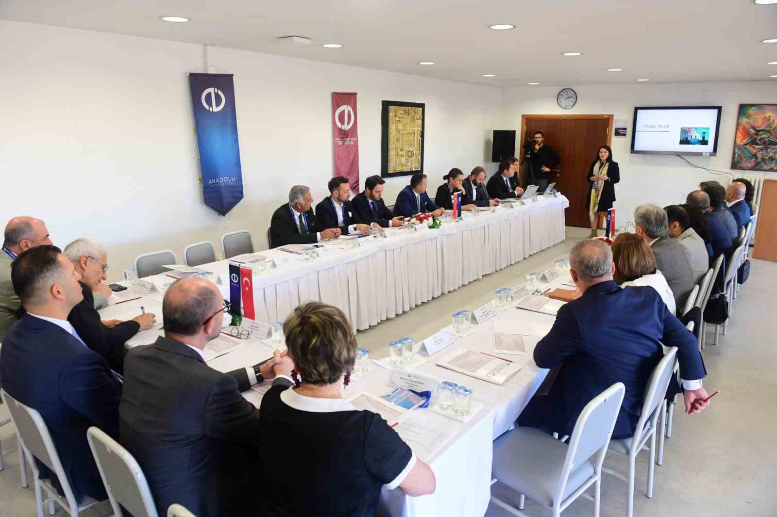 Anadolu Üniversitesi, Kırşehir Ahi Evran Üniversitesi ve Eskişehir Teknik Üniversitesi ortaklığında yürütülen 'Dijital Göçebeler: Türkiye'nin Cazip Bir Destinasyon Olmasına Yönelik Stratejilerin Geliştirilmesi' projesinin açılış toplantısı yapıldı.