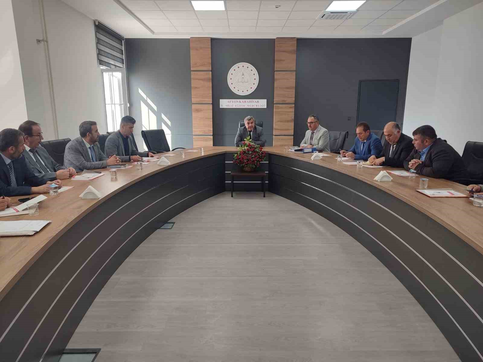 Afyonkarahisar İlçe Milli Eğitim Müdürleri ile yapılan toplantıda işbirliği vurgusu yapıldı