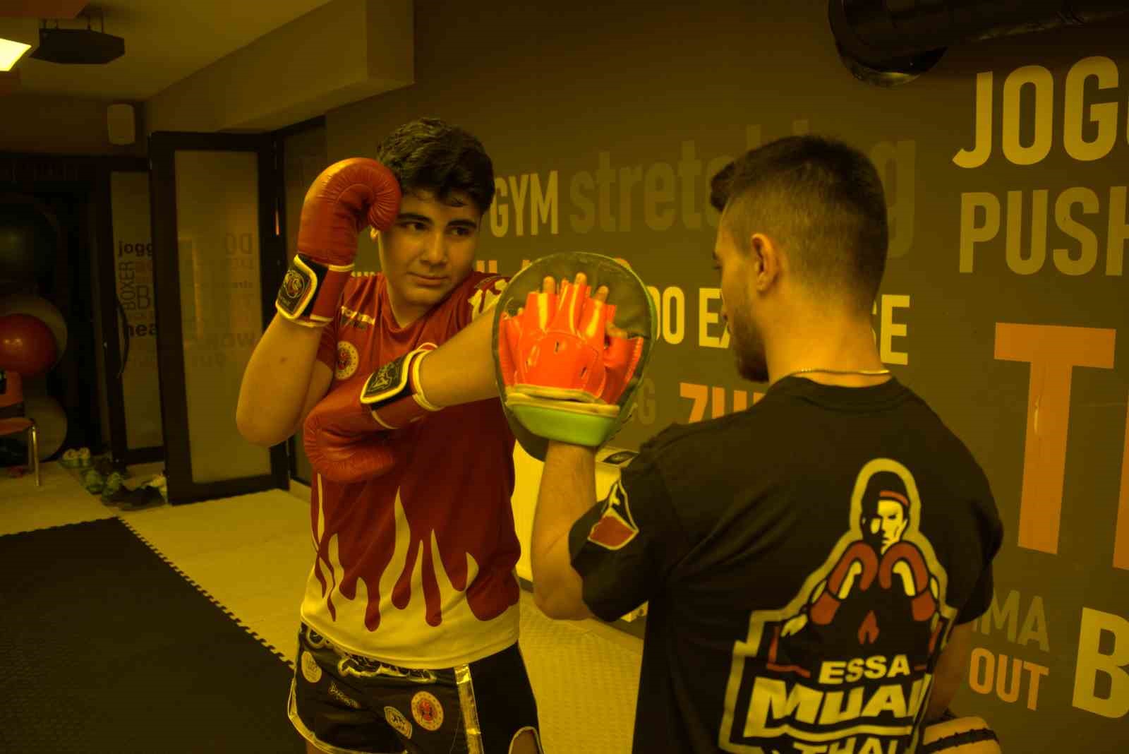 Eskişehirli Muay Thai sporcusu Aytekin Güç dünya ikincisi oldu