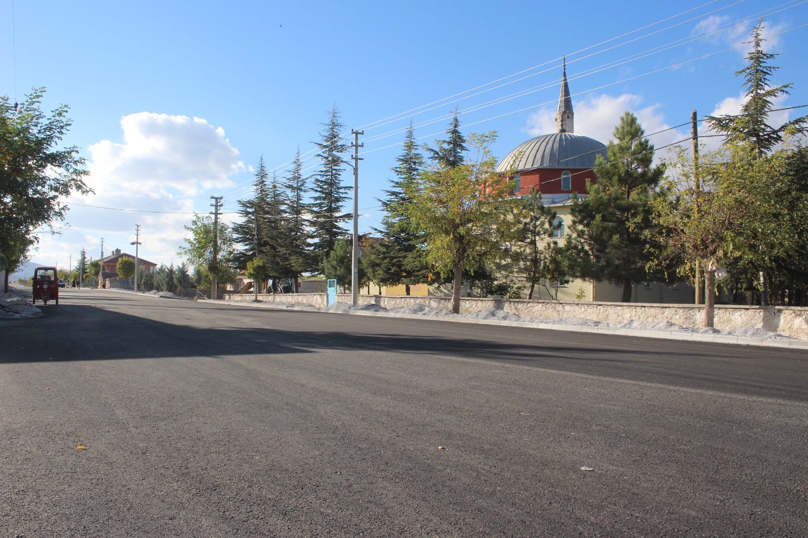 Emirdağ Belediyesi, Afyon Yolu'nda Sıcak Asfalt Çalışmalarını Tamamladı