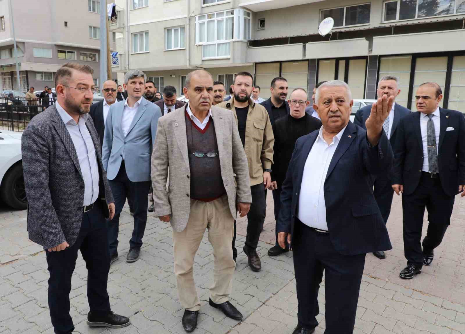 Afyonkarahisar Belediye Başkanı, vatandaş ve muhtarlarla iletişimi güçlendiriyor