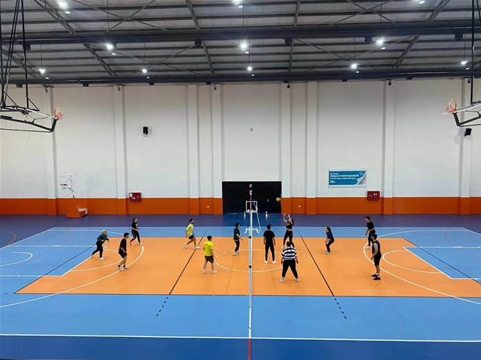 Sandıklı'da Üniversite Öğrencilerine Voleybol Turnuvası!
