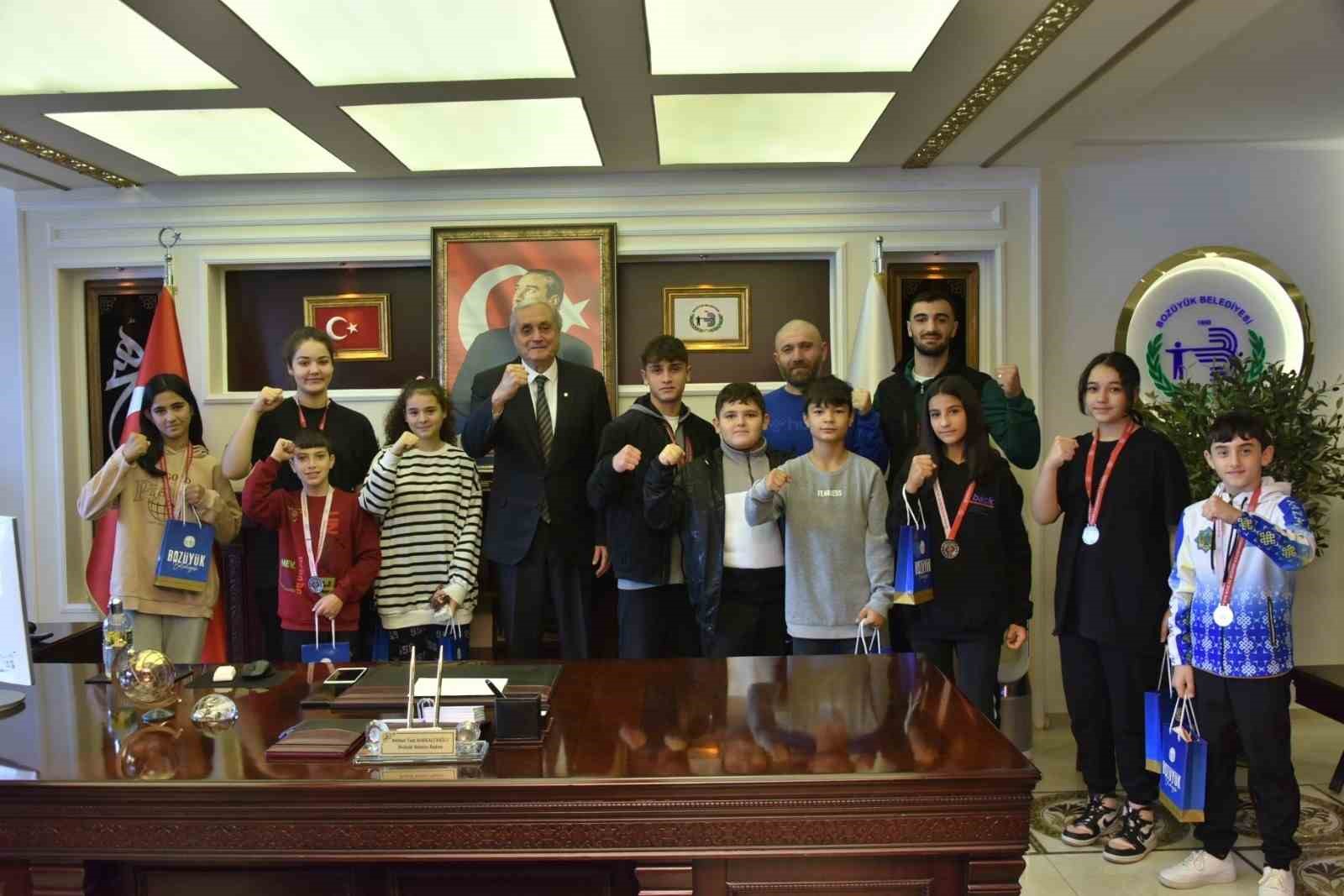 Bozüyük'te Başarılı Genç Sporculara Destek