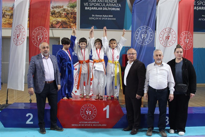 Afyonkarahisar'da Minik Judo Şampiyonası: 6 Altın, 6 Gümüş, 11 Bronz Madalya