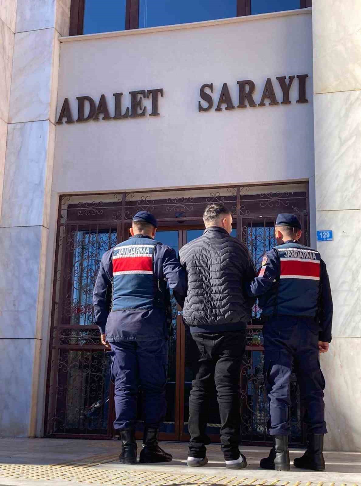 Afyonkarahisar'da aranan suçlu tutuklandı.