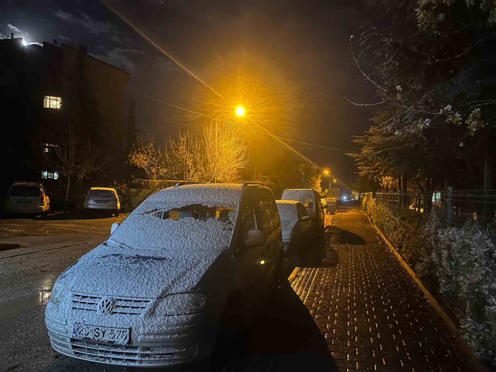 Eskişehir'de Beklenmedik Kar Yağışı