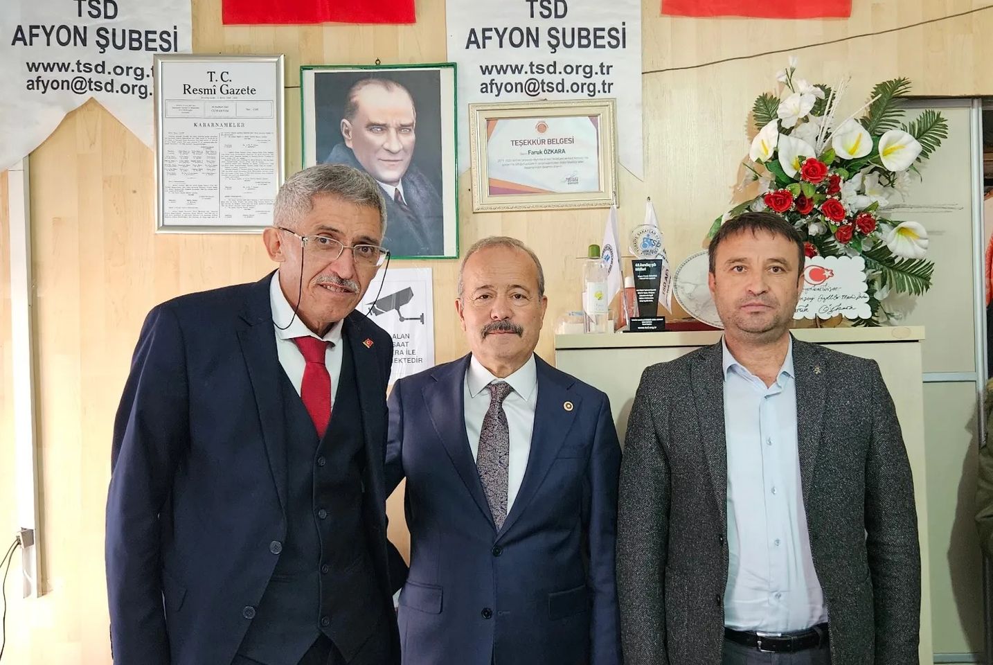 MHP Milletvekili ve İl Başkanı Afyonkarahisar'da engellilere destek oldu