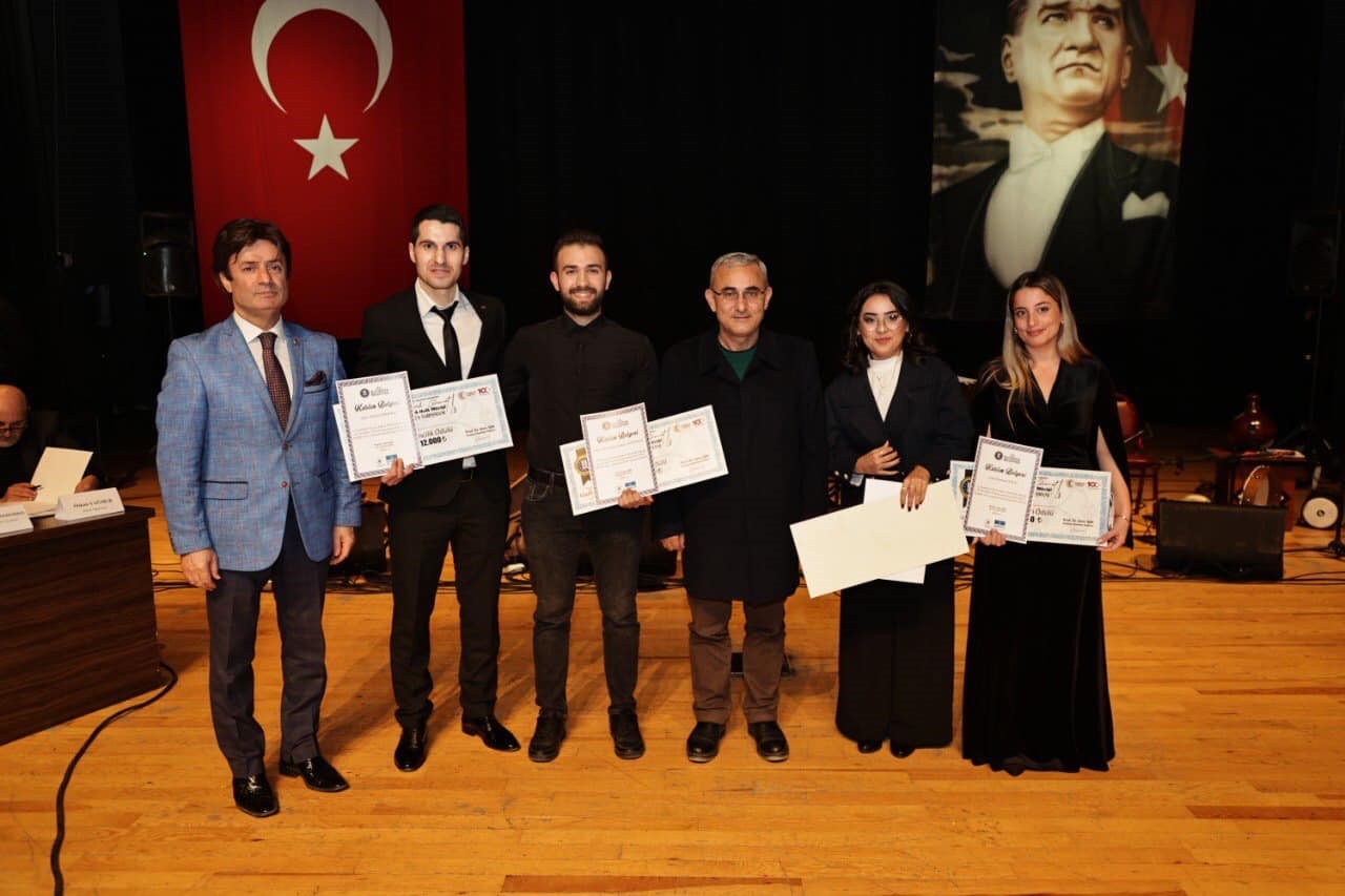 Kütahya'da düzenlenen Türk Halk Müziği Yarışması'nın kazananı belli oldu