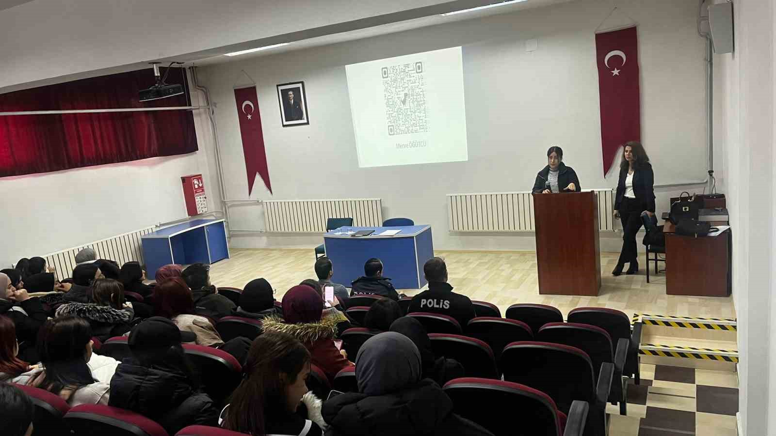 Hisarcık Meslek Yüksekokulu Öğrencilere Bağımlılıkla Mücadele ve KADES Hakkında Seminer Verdi.