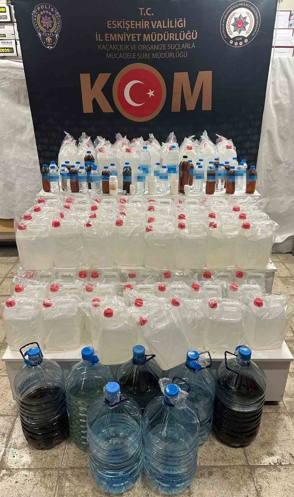 Eskişehir'de Kaçak Alkol Operasyonu: 380 Litre Etil Alkol Ele Geçirildi.