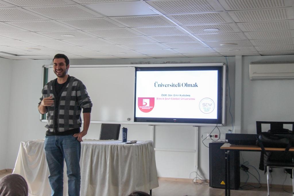 Liseli öğrencilere üniversite hakkında seminer verildi