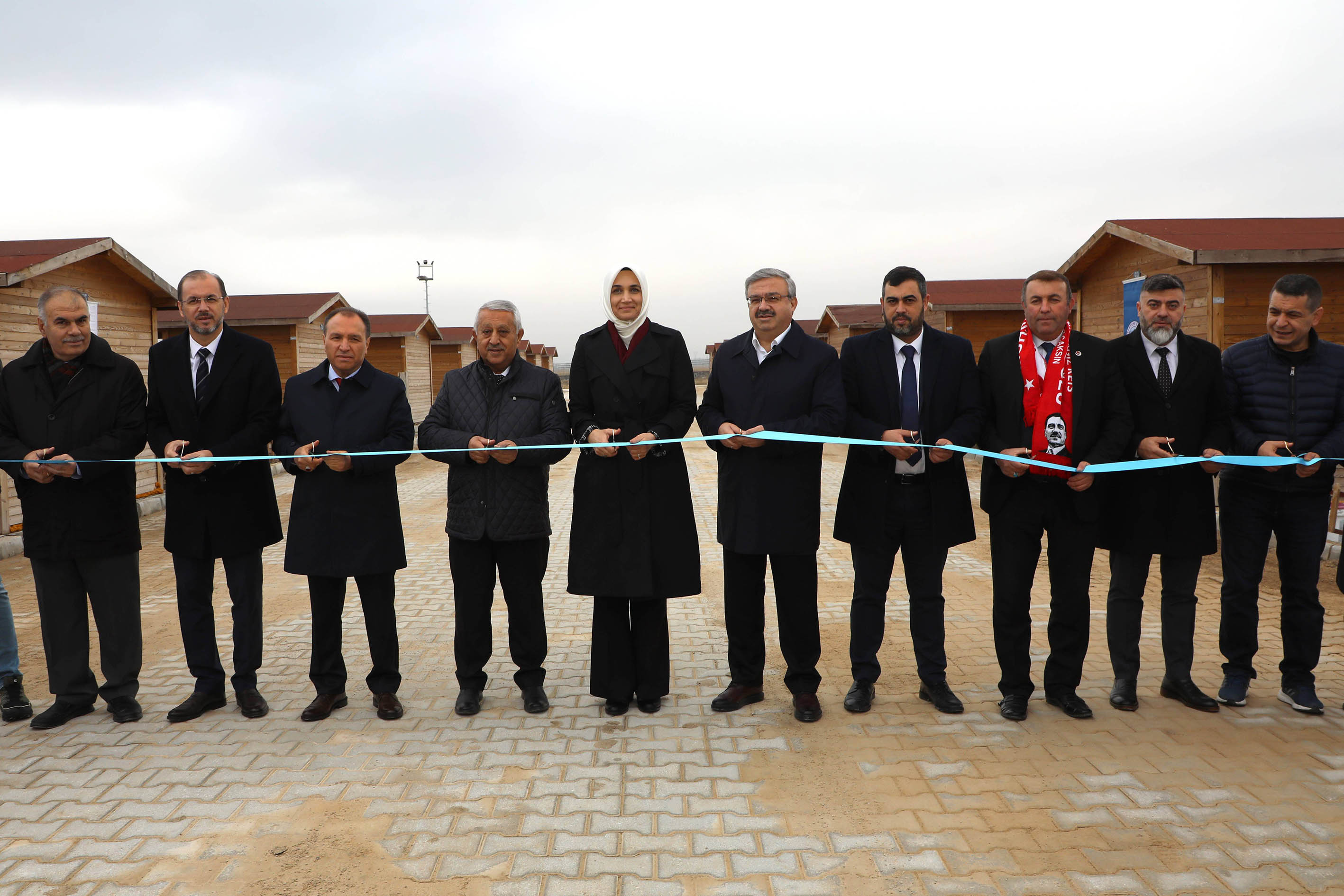 Afyonkarahisar'da AKÜ ve Belediye İşbirliğiyle Hizmete Açılan AKÜ Hobi Bahçeleri Projeleri, Vali ve Yetkililerin Katılımıyla Gerçekleşti.
