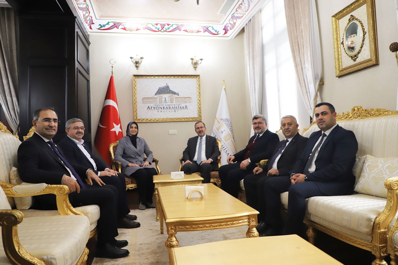 Afyonkarahisar'da AK Parti heyeti, Gençlik ve Spor Bakanı Mehmet Muharrem Kasapoğlu'nu ziyaret etti.