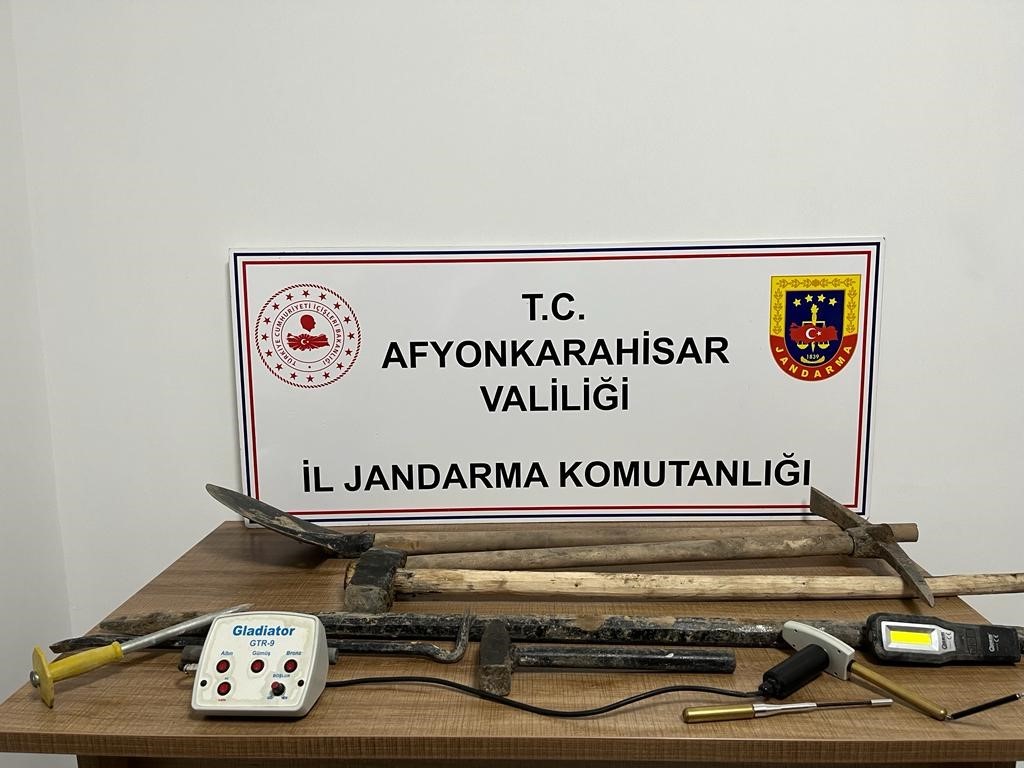 Afyonkarahisar'da Kaçak Kazı Yapan 2 Şahıs Yakalandı