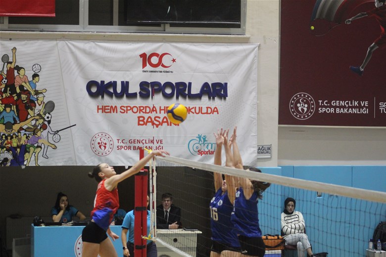 Afyonkarahisar'da Okul Sporları Yarı Finali Başladı