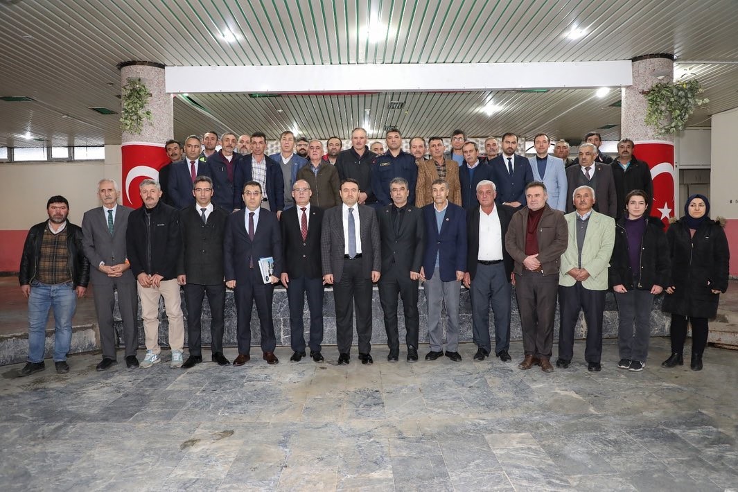Kütahya Valisi Muhtarlarla İstişare Toplantısı düzenledi.