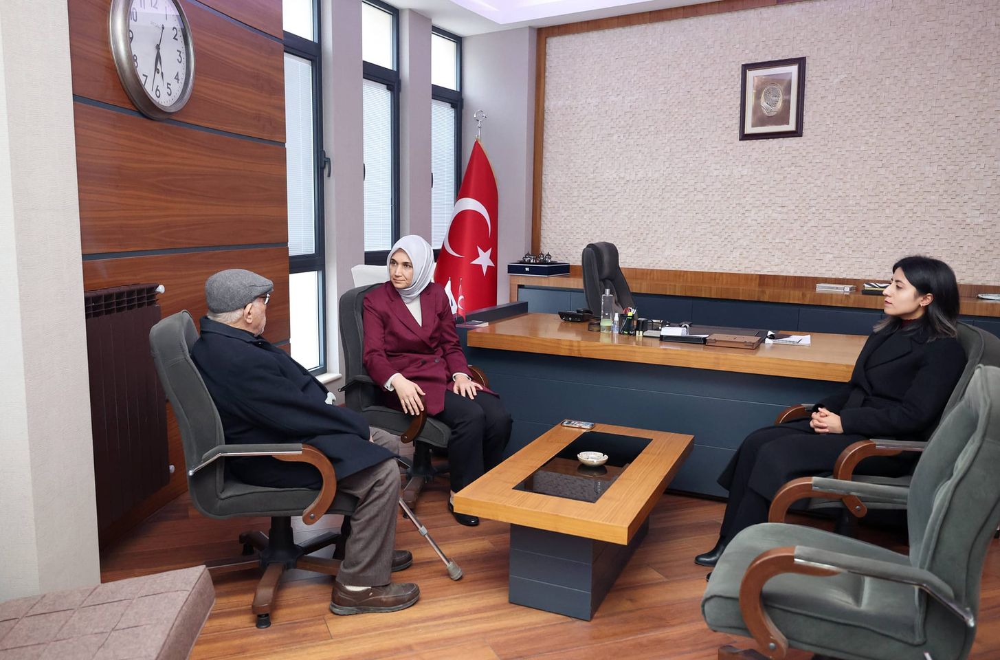 Vali'den İş İnsanı Çakmak'a Taziye Ziyareti