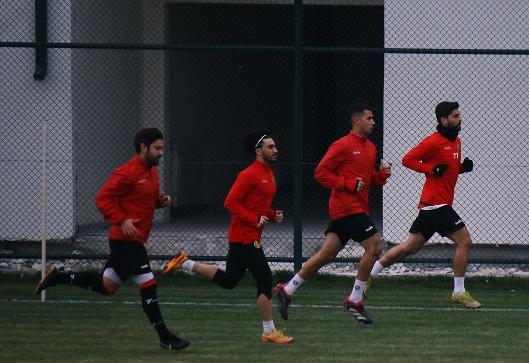 Eskişehirspor Ankara TKİ maçının hazırlıklarına başladı.