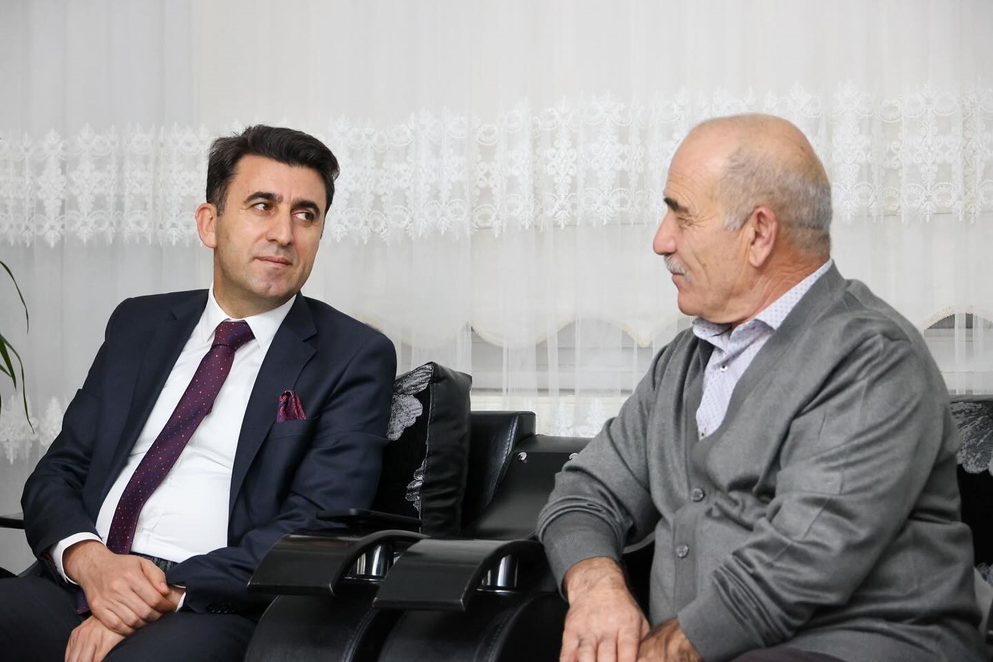Bilecik Valisi, şehit Mevlüt Kurt'un taziye ziyaretinde bulundu