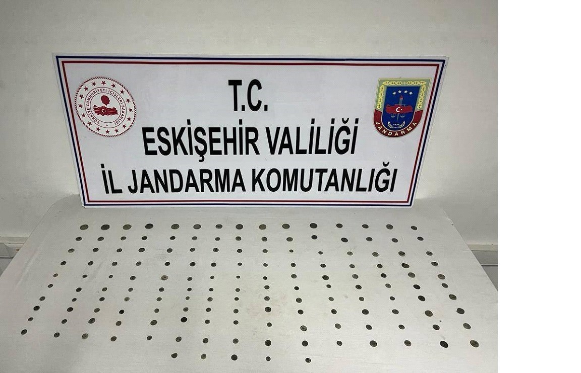 Eskişehir'de 155 tarihi sikke satan şüpheli yakalandı.