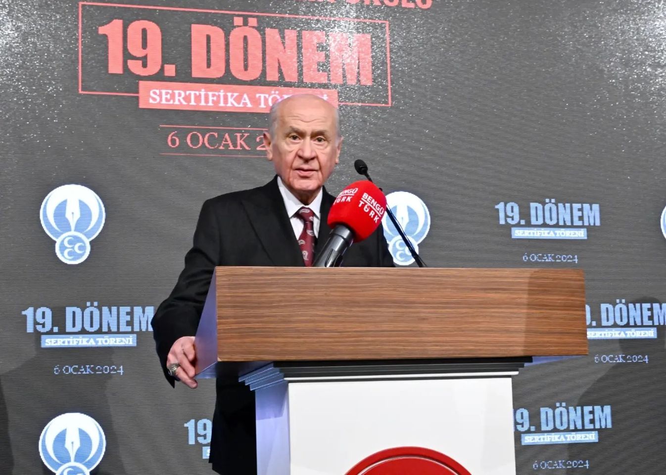 MHP'nin Siyaset ve Liderlik Okulu'nda Sertifikaları Verildi