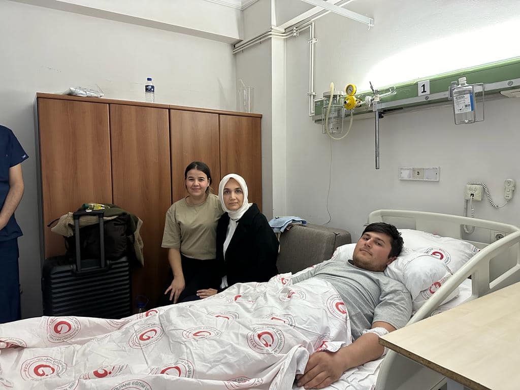 Vali, yaralı askeri ziyaret etti