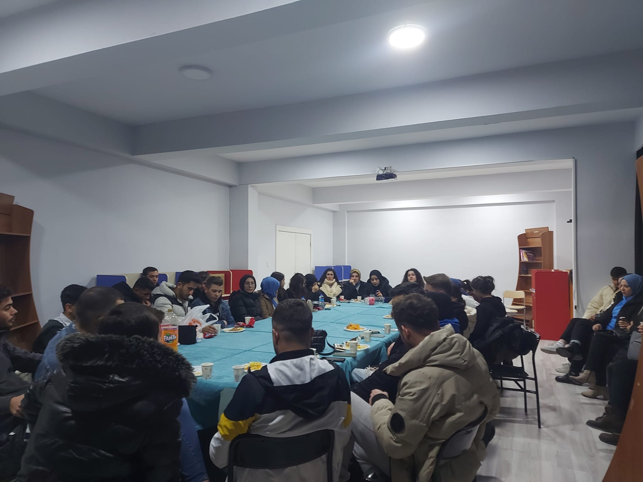 Emirdağ Gençlik Merkezi Üniversite Öğrencilerini Motive Ediyor