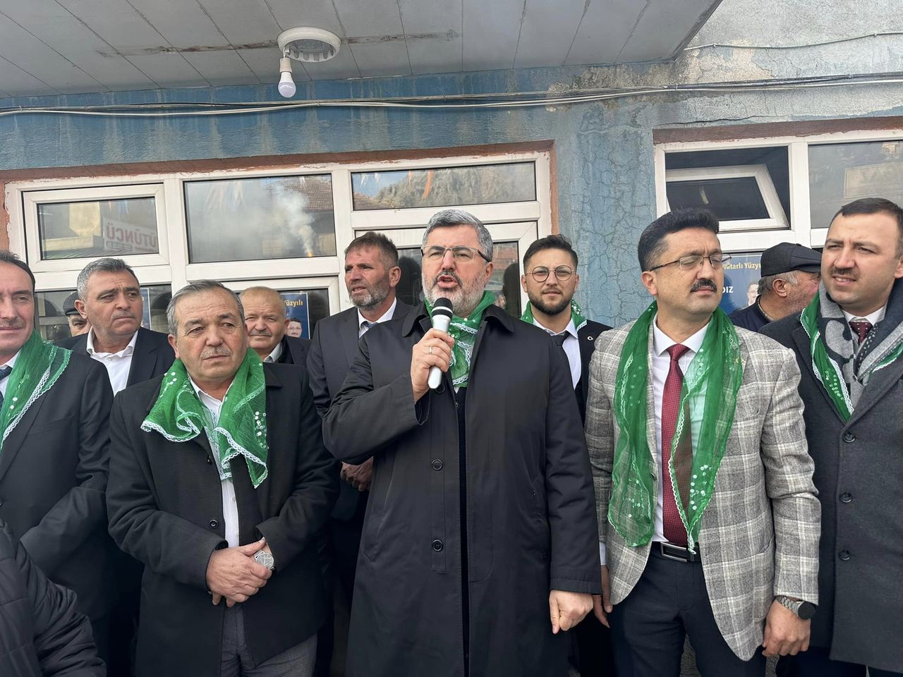 AK Parti Tatarlı'da coşkuyla seçim ofisi açtı.