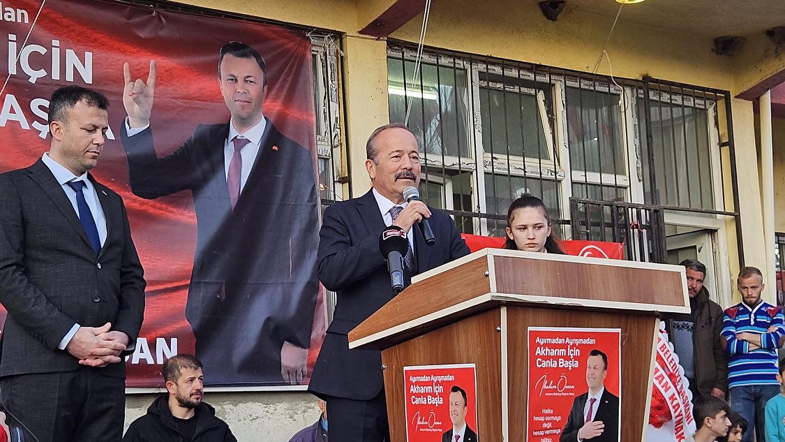 MHP'li Mehmet Taytak, Akharım'da Seçmen İletişim Merkezi'nin açılışını yaptı.