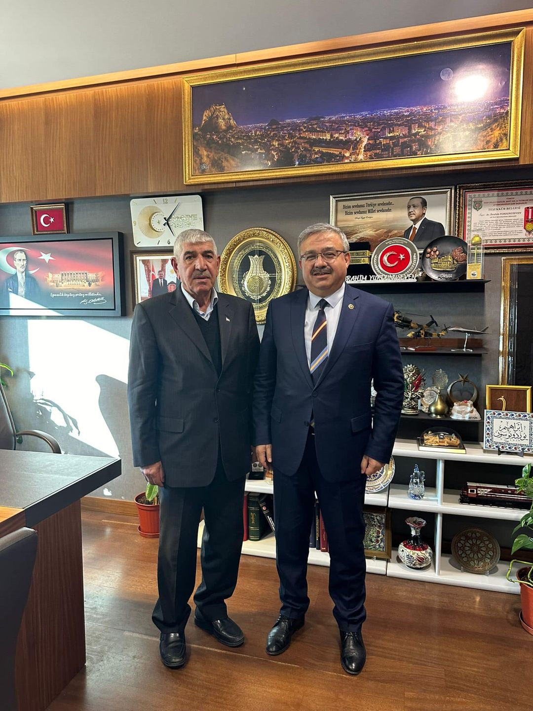 İbrahim Yurdunuseven, Sultandağı Yeşilçiftlik Belde Başkanı İhsan Medine'yi TBMM'de ağırladı. #Afyonkarahisar #TBMM #ziyaret