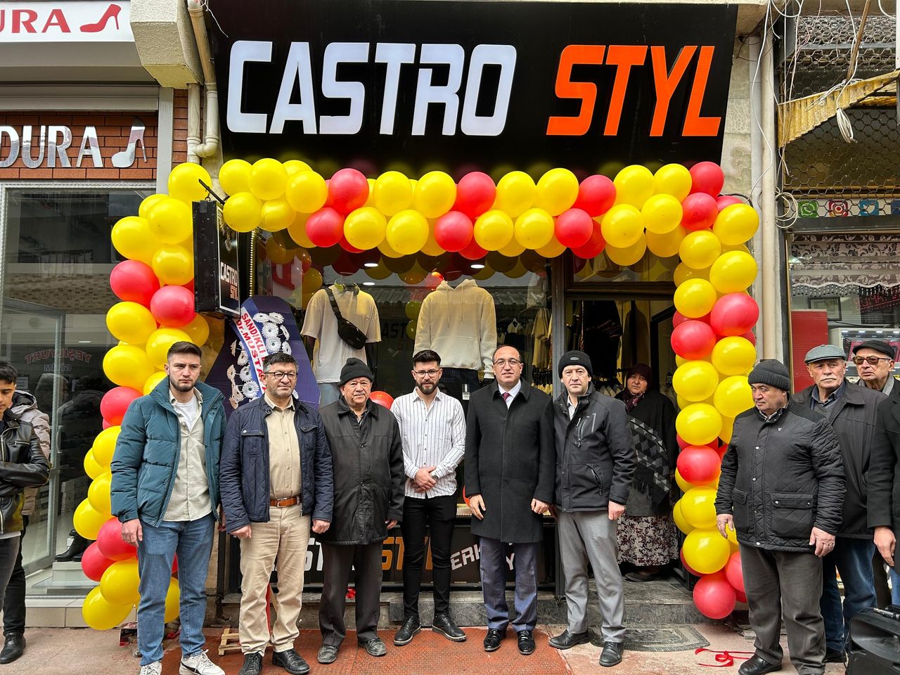 Sandıklı'da İki Yeni İşletme Coşkuyla Açıldı!