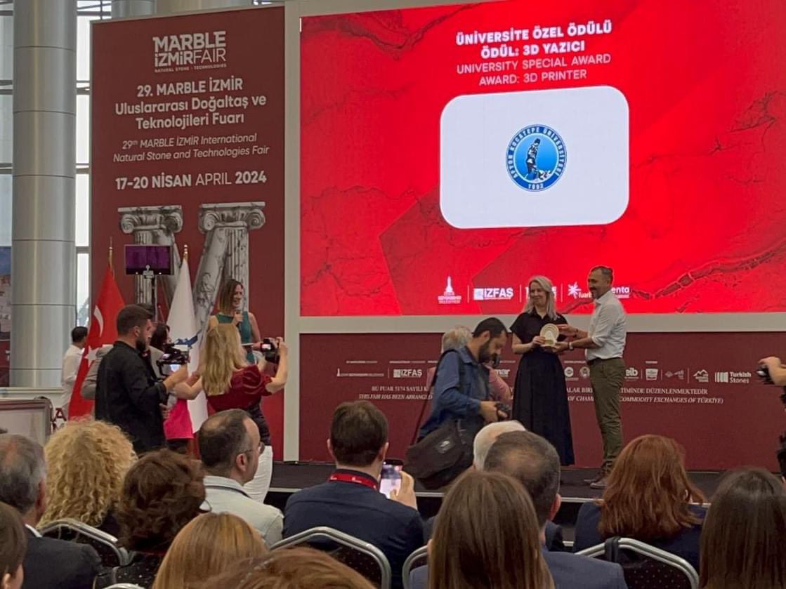 AKÜ Güzel Sanatlar Fakültesi öğrencileri uluslararası taş tasarım yarışmasında ödül kazandı.