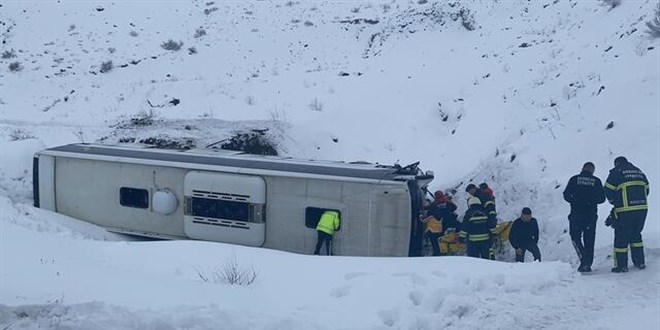 Erzincan'da Yolcu Otobüsü Kazası: Can Kaybı ve Yaralılar Var
