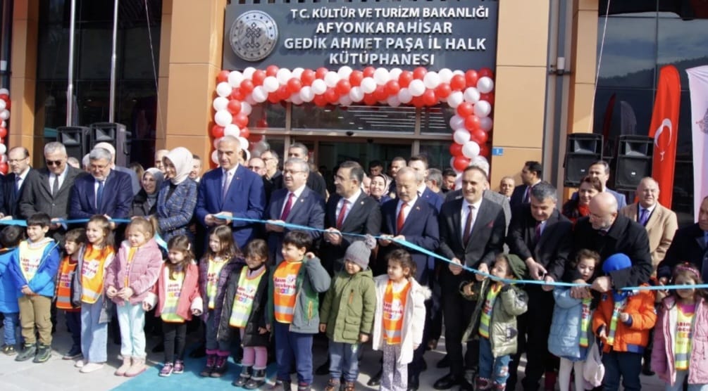 Gedik Ahmet Paşa İl Halk Kütüphanesi Açılışında Yoğun İlgi