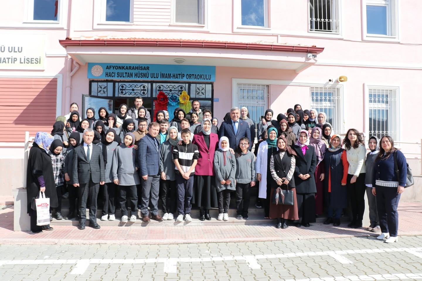 Vali Yiğitbaşı ve Müdür Sünnetci'den İmam Hatip'e Coşkulu Ziyaret