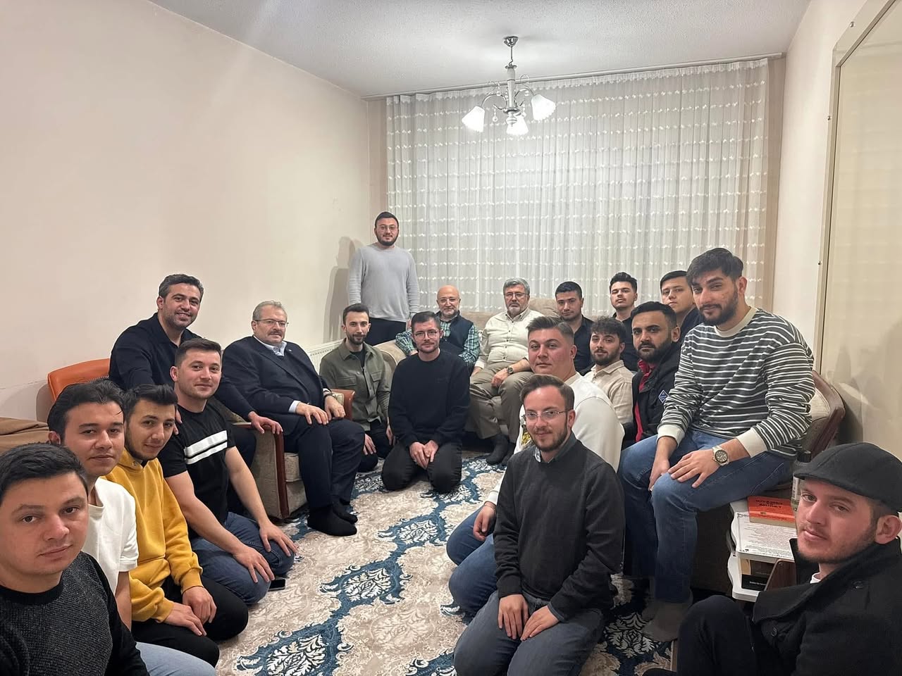 AK Parti Afyonkarahisar İl Başkanlığı'ndan Gençlere Ramazan Surprizı