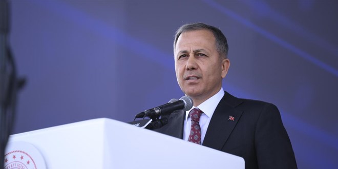 İçişleri Bakanı Yerlikaya'dan Belediyelere Başböş Köpekler İçin Sert Uyarılar
