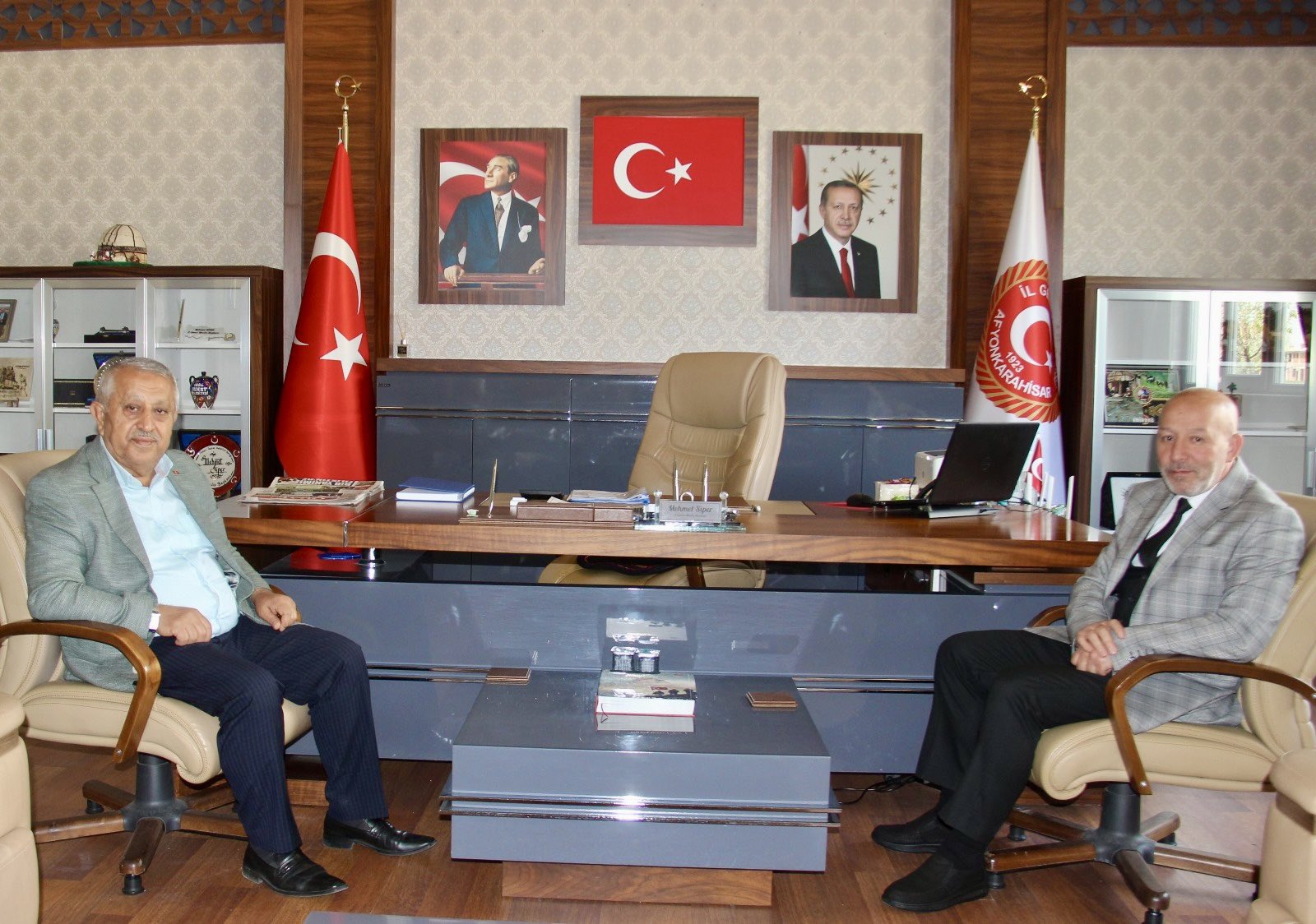 Mehmet Siper ve Mehmet Zeybek'ten Dayanışma