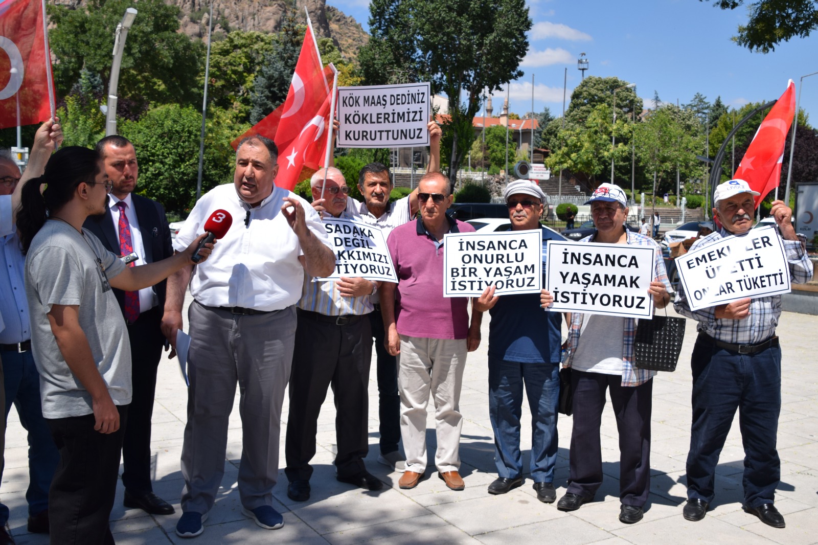İYİ Parti Emekliler İçin Açıklama Yaptı 